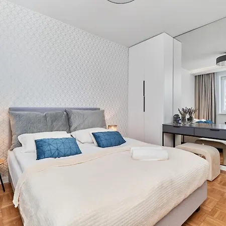 In The Heart Of By Renters Prestige * ורוצלב