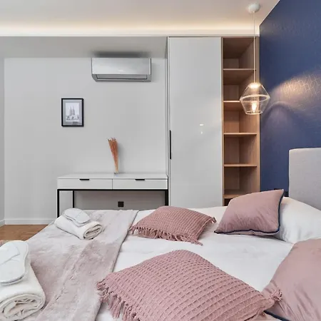In The Heart Of By Renters Prestige Apartman Wrocław