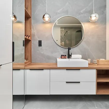 In The Heart Of By Renters Prestige Apartman *