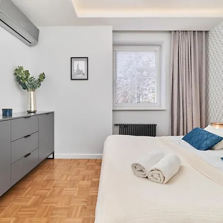 Apartman In The Heart Of By Renters Prestige