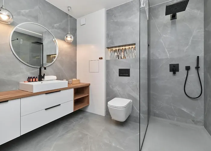 In The Heart Of By Renters Prestige Apartment *