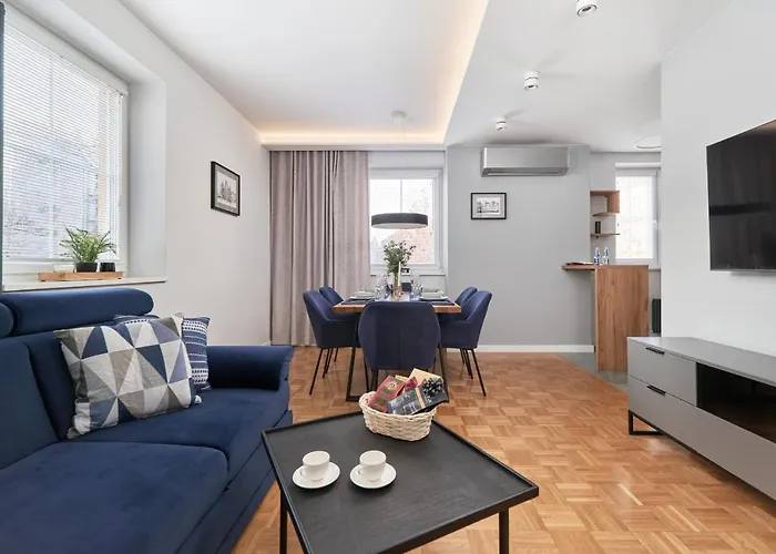 In The Heart Of By Renters Prestige Apartment