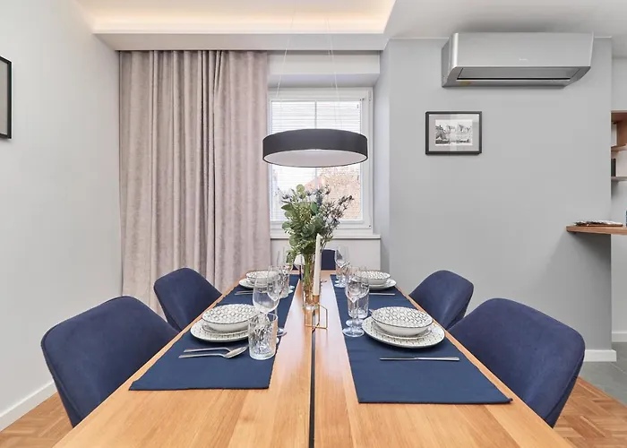 In The Heart Of By Renters Prestige Apartment