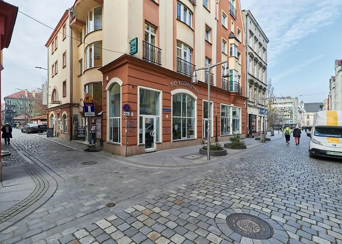 In The Heart Of By Renters Prestige Apartment *