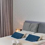 In The Heart Of By Renters Prestige Apartamento