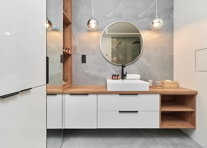 In The Heart Of By Renters Prestige Apartament *