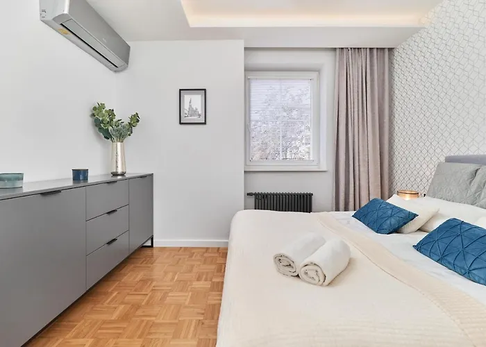 Apartament In The Heart Of By Renters Prestige
